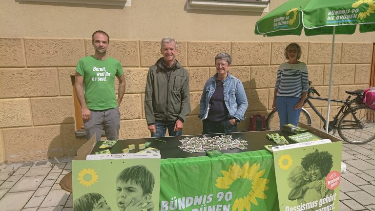 Grüner Infostand am 27.8. vor dem Gundelfinger Rathaus